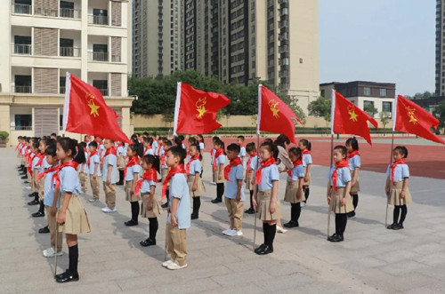 郑州市金水区艺术小学宏康校区新队员入队仪式(图1)