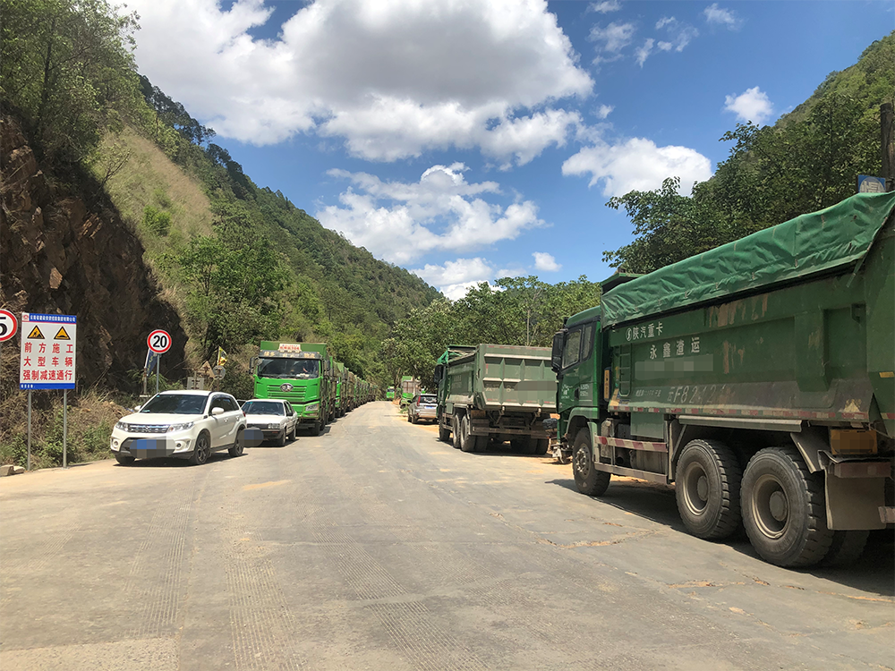 云南象群“一路向北”这三天：曾闯村民家中，有幼象不慎落水