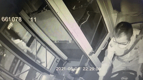 高考前 西安女孩末班车上留下纸条 公交司机看哭了……