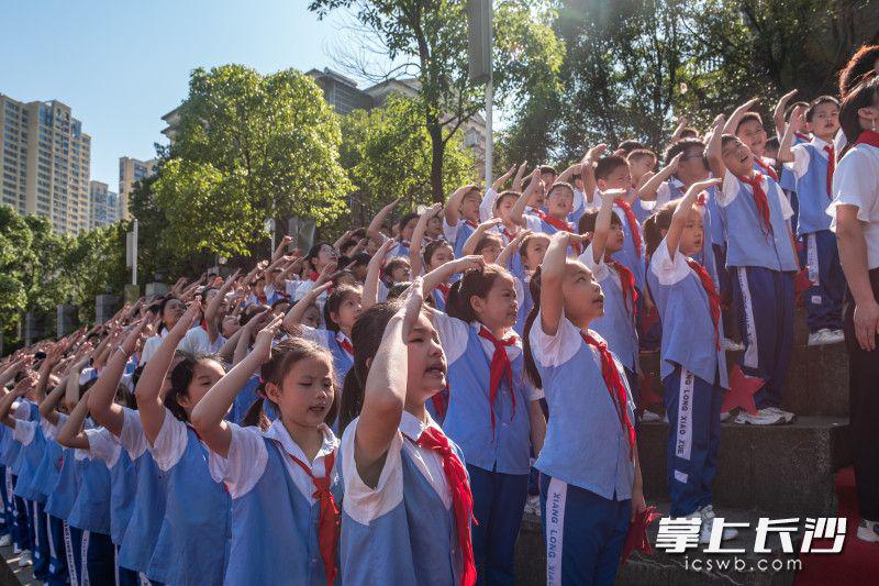 长沙县湘龙小学怎么样?来了场超燃快闪(图3)