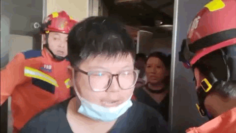 紧急丨开考在即，多名高考生被困电梯......