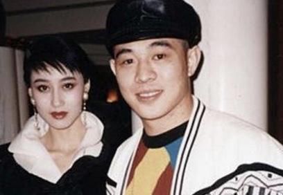 李连杰俩女儿合影，妹妹颜值猛涨神似妈妈利智，姐姐皮肤黝黑像爸爸