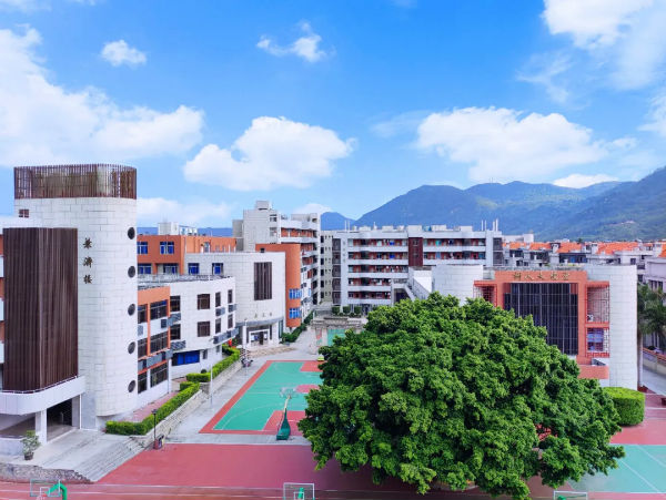 泉州科技中學怎么樣?卓越復讀班 為逐夢后浪護航(圖1) 泉州科技中學怎么樣?卓越復讀班 為逐夢后浪護航(圖1)