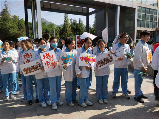 青島第二實驗初級中學(xué)怎么樣?花式助威 一舉奪魁(圖6)