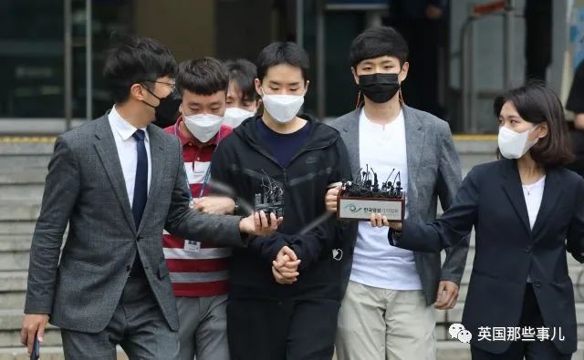 他假扮女性诱骗1300名男网友拍下2.7万个大尺度视频，8年才被抓到
