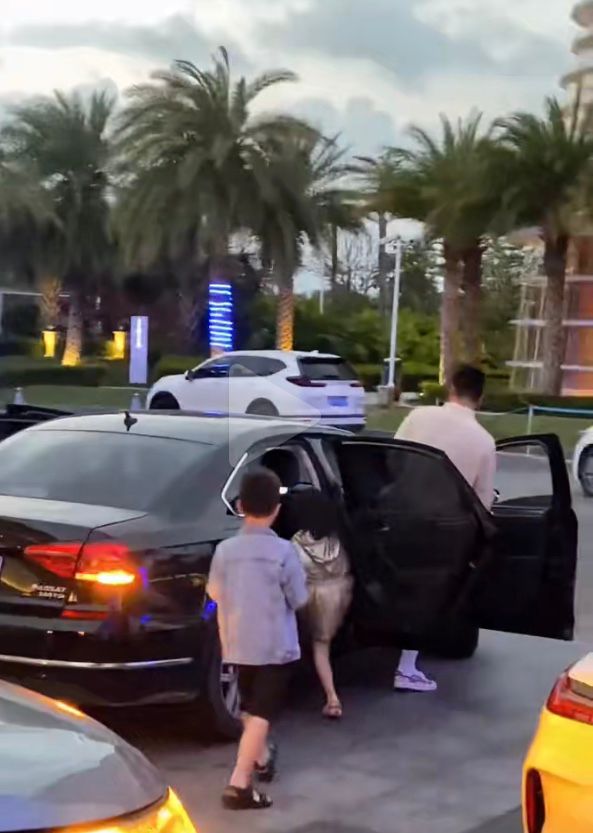 霍思燕疑似又怀孕，与杜江参加好友聚会，身形圆润惹怀疑