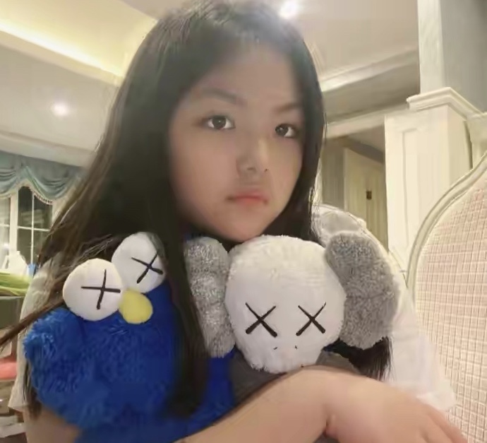 12岁王诗龄晒近照，小美女初长成好惊艳，透露今年要上初一了