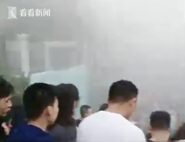 索道關(guān)閉數(shù)千名游客擁堵滯留 泰山景區(qū)致歉：管理不到位