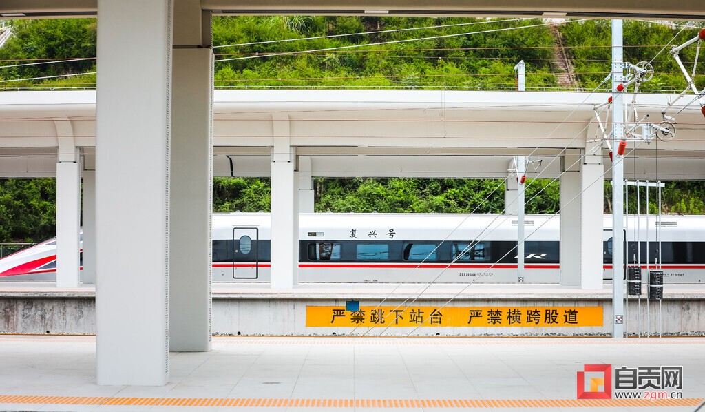 媒体齐赞绵泸高铁自贡站：视觉体验无与伦比“盐”值高得不像话