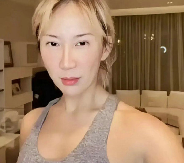 认不出！46岁李玟素颜“眼睛小一倍”妆前妆后判若两人
