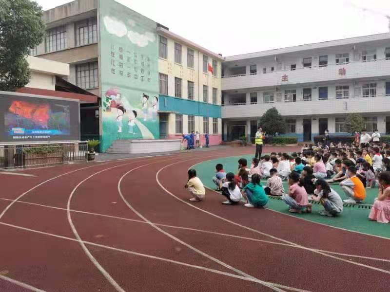 嘉兴百花育才小学怎么样?举行消防逃生演练(图2)