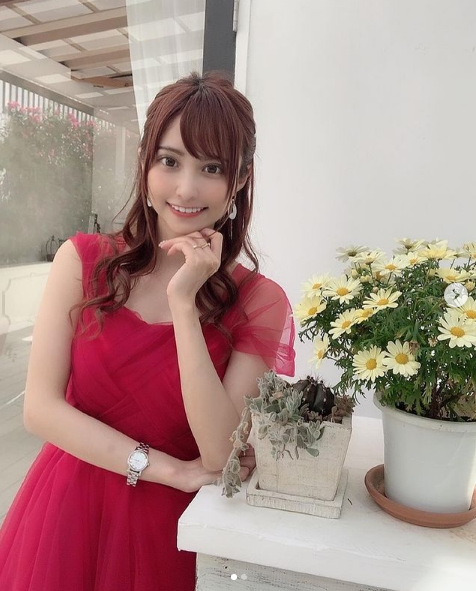 美女牙医花咲れあ拥有超丰满身材