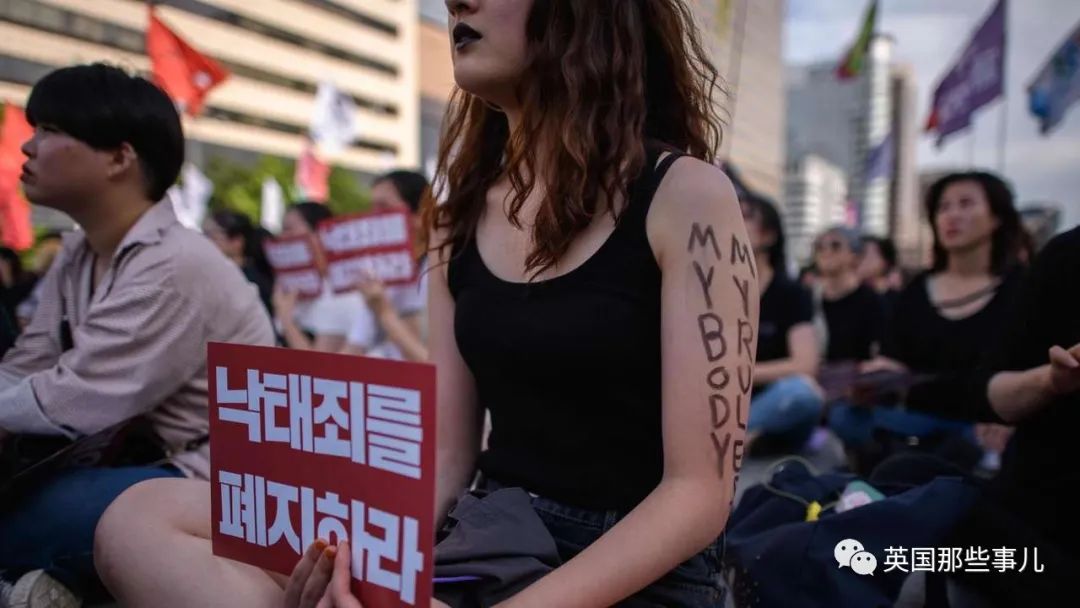 韩国性犯罪黑暗现状：受害者被逼出国整容甚至自杀，无处可逃