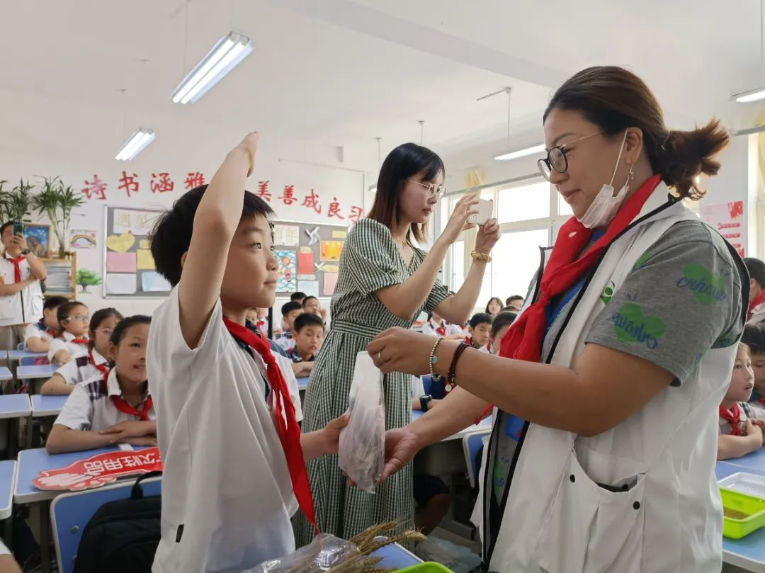 青岛莱芜一路小学举行零废弃校园启动仪式(图6)