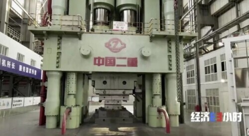 3秒钟，完成“惊天一压”！国产钢铁“巨无霸”大显身手→