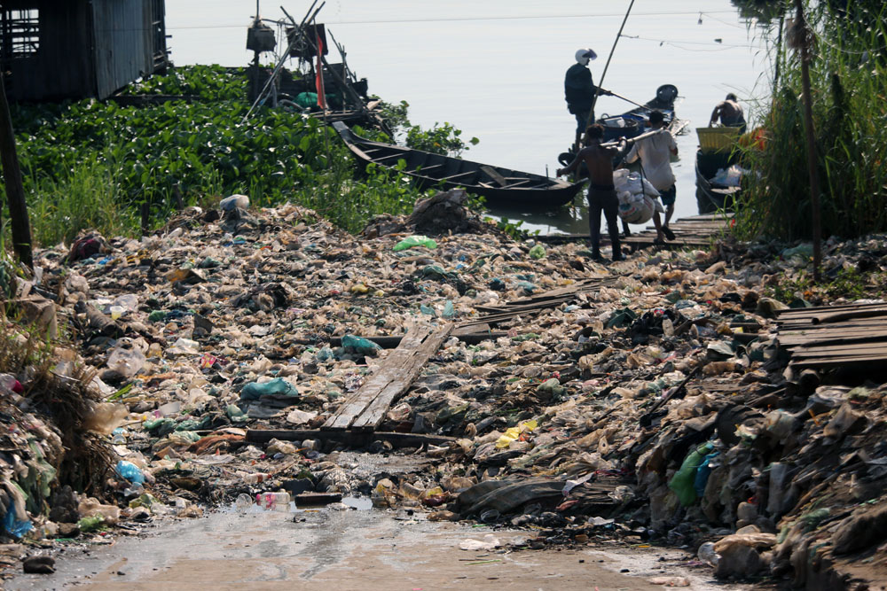 柬埔寨金边下令拆除洞里萨河“水上浮村”，遭村民抗议