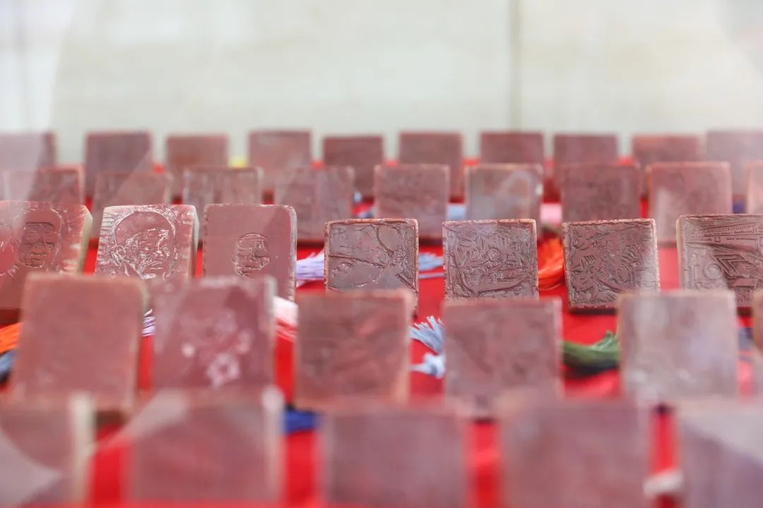 以传统文化致敬百年奋斗，南方商圈又添特色主题艺术展，非遗传承人、内画艺术家都来了