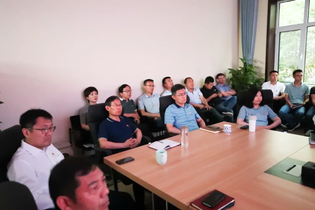 济南新材料产业园区收听观看庆祝中国共产党成立100周年“七一勋章”颁授仪式