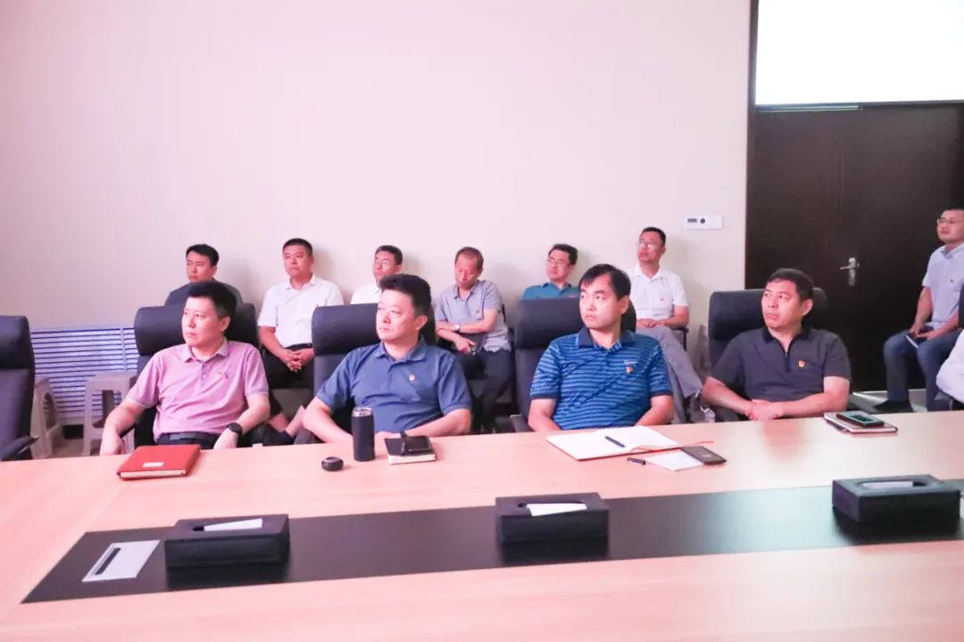 济南新材料产业园区收听观看庆祝中国共产党成立100周年“七一勋章”颁授仪式