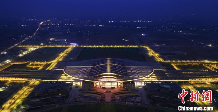 京雄城际铁路雄安站配套工程新月公园正式开园迎客