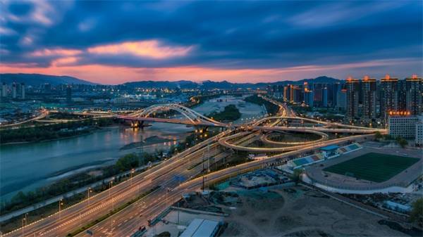 ������ѧ�ˡ�ר�����ߣ��ڻ�ʮ�꣬���Ѳ����й����ñ����ֹ�