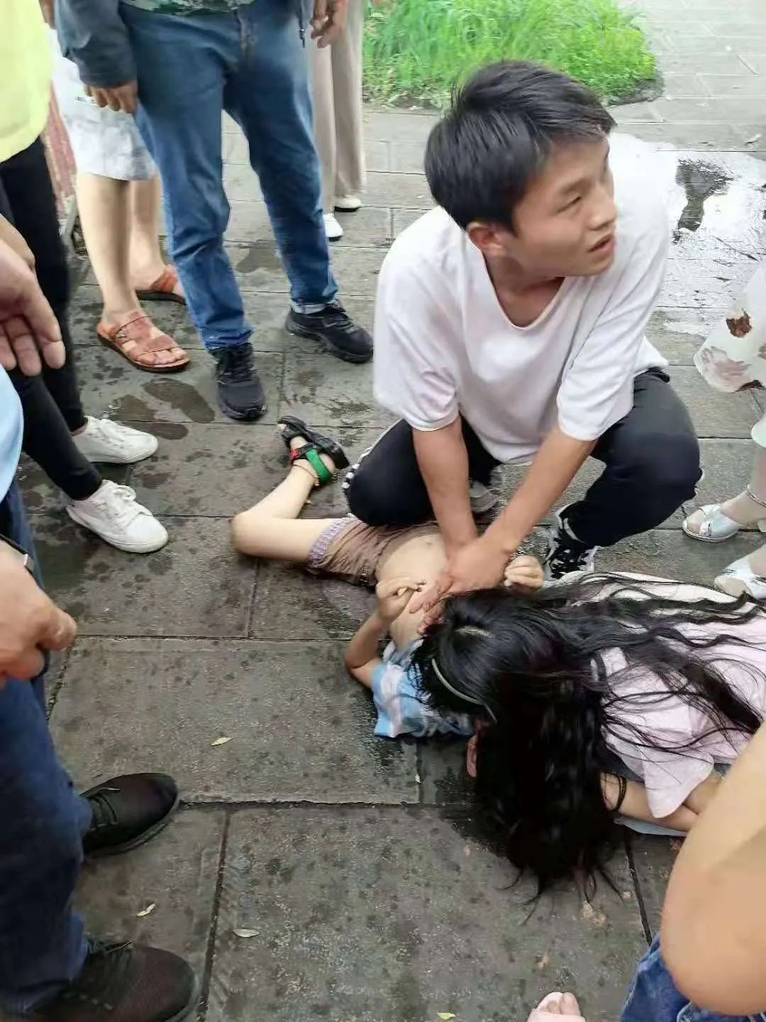 81岁老人跳水救人 老爷子当真是老当益壮