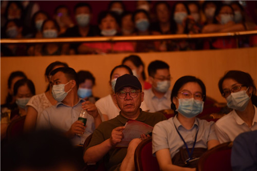 第十六届“中国合唱节”在汉开幕：《汉阳门花园》催泪，五首毛泽东诗词气势雄浑