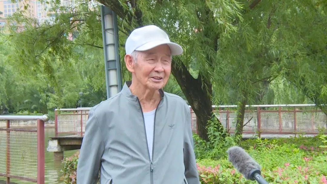 81岁老人跳水救人 老爷子当真是老当益壮