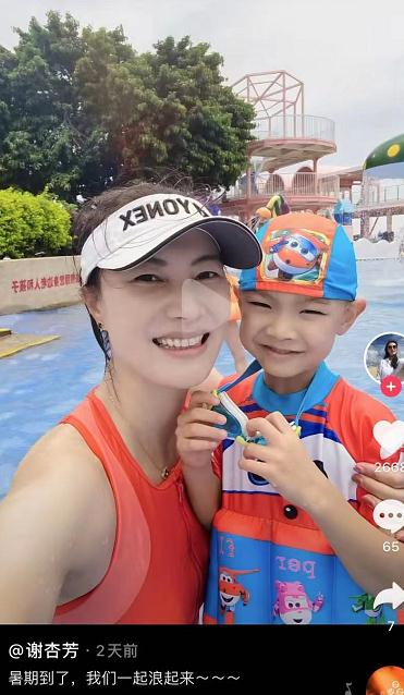 谢杏芳带儿子游泳不见林丹，小羽身高优越模样似妈妈，被催生二胎