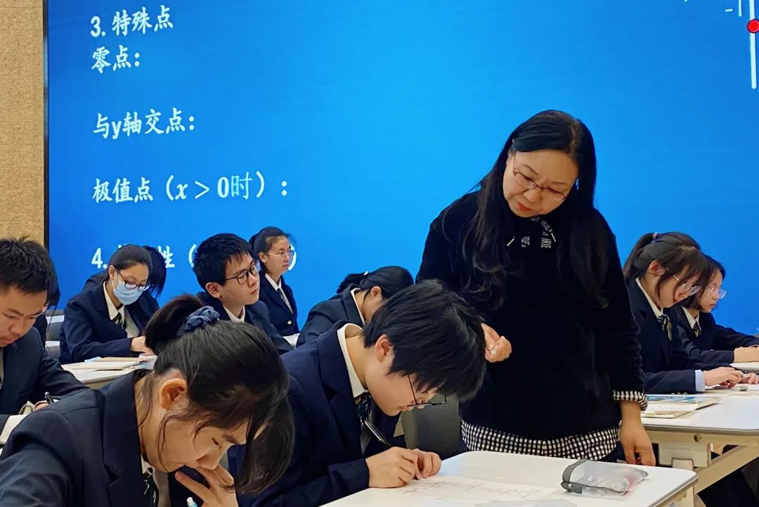 数学太难？历史太烦？高中生活太无趣？那是因为你没遇上这群老师