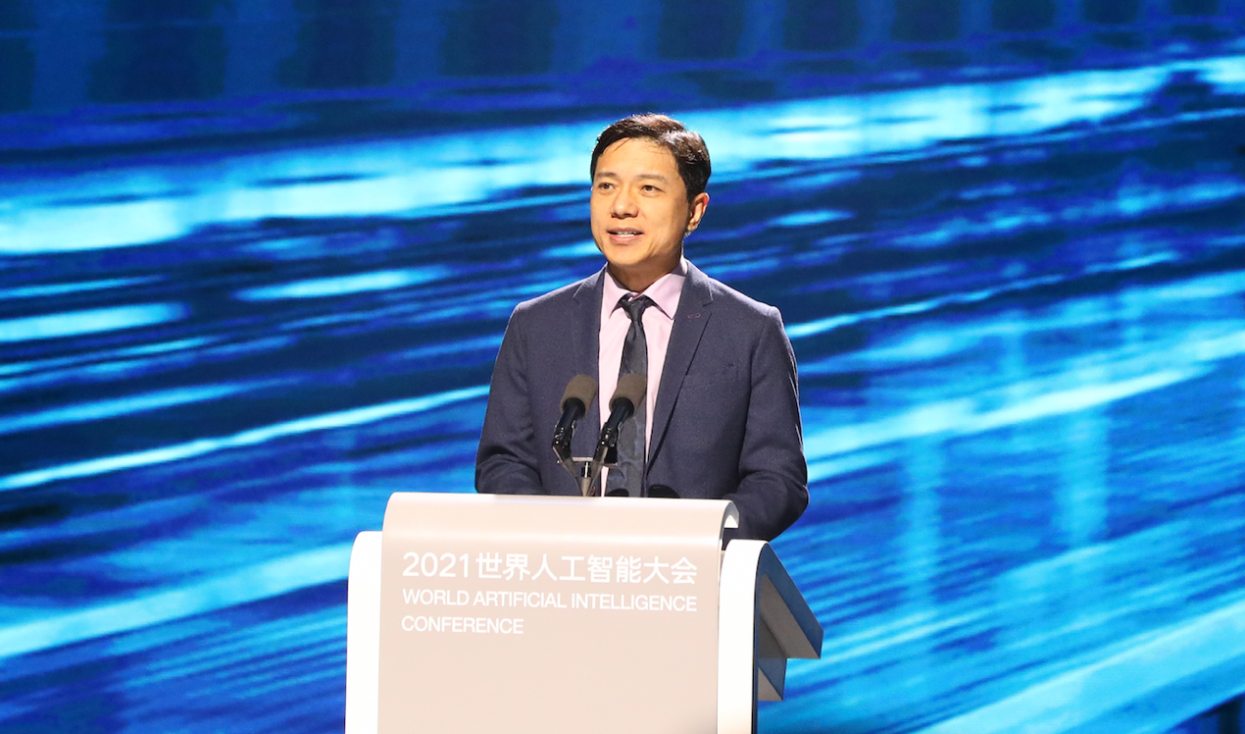 直擊WAIC 2021 | 百度創始人李彥宏：智能汽車未來更像機器人，百度汽車將在2023年面世