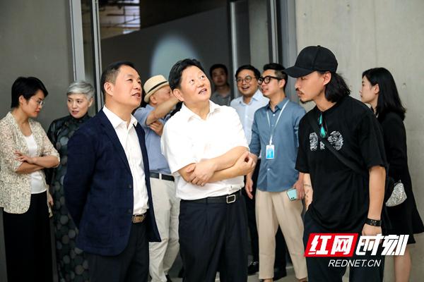 2021中法新视觉艺术展开幕 探索中外文化交流新形式