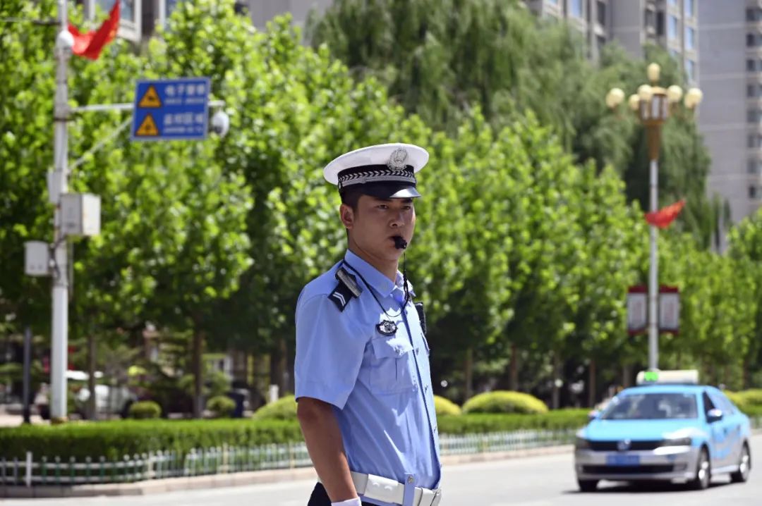 【图说警事】烈日“警”色