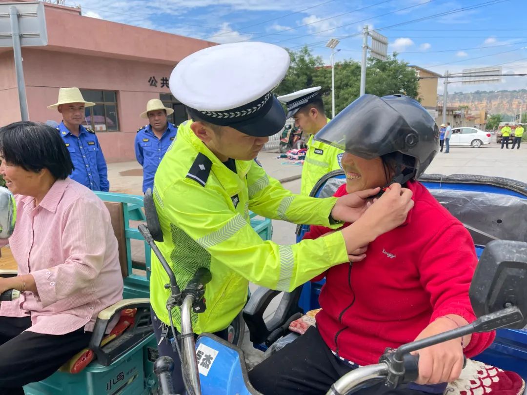 【图说警事】烈日“警”色