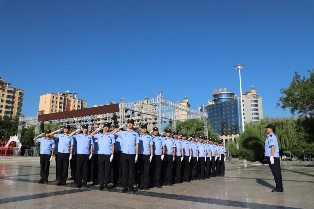 【图说警事】烈日“警”色