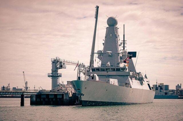 Ӣ�����������ٴ�ſ�ѣ����ء�����ȱ�ݡ�������Ů���ź�ĸ���Ⱥȫ����