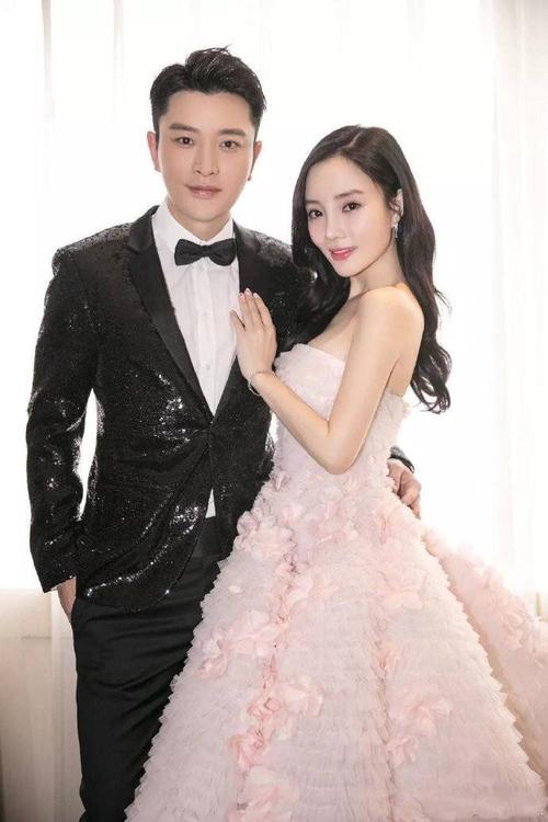 李小璐晒甜馨近照，8岁甜馨升级当鸭妈妈，侧颜似贾乃亮翻版