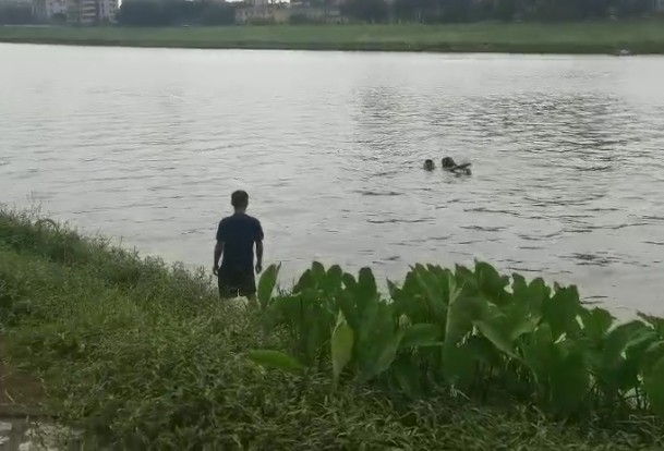 悲剧又起！老公和9岁儿子就在她2米之外！瞬间没了……