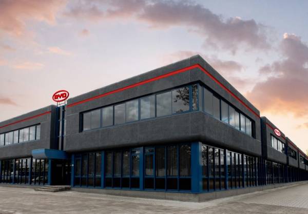 ������ѧ�ˡ����й���ҵ������Ӧ���ߵ����ȫ�򻷾��������չ