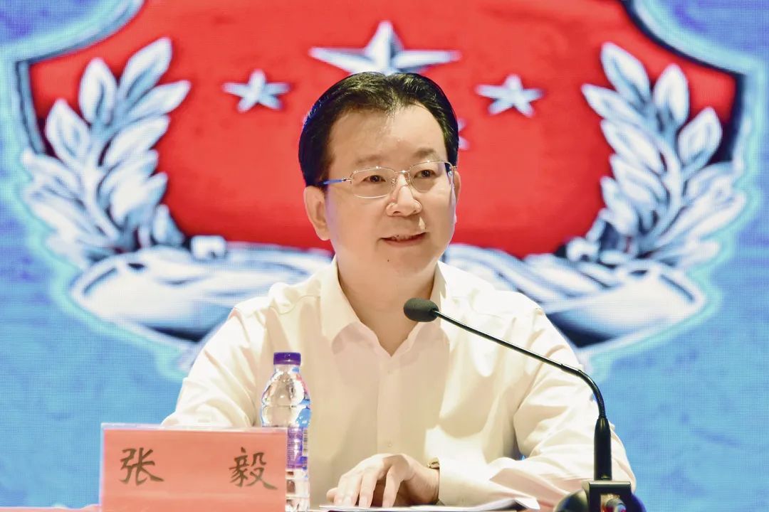 张毅出席海南省新任人民监督员颁证仪式并讲话-执法调研网-最具权威性