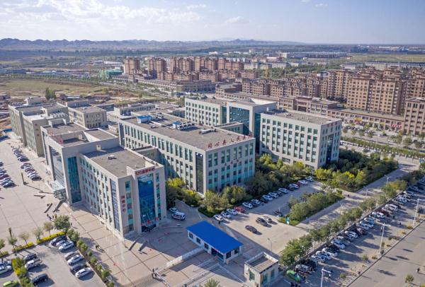 斯诺把相当的篇幅给了宁夏中部的一座小县城豫旺县(即今天的同心) )