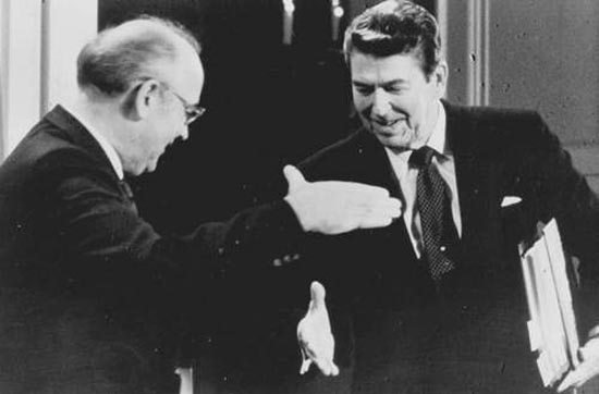 �۲�����һ�ܾ�����250�����վ������������Ӧ����Ӧ����