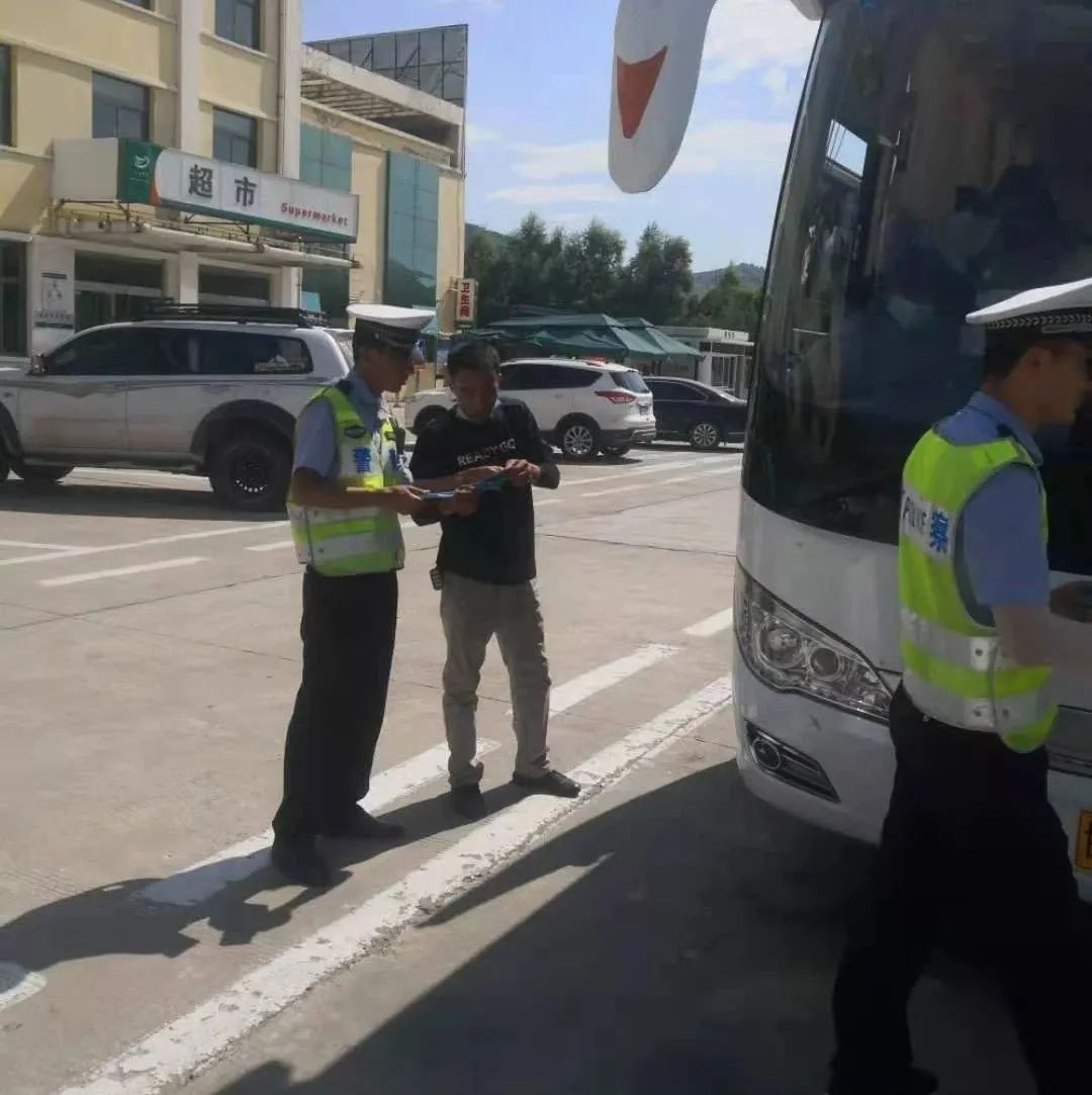 临夏公安交警全面开展交通秩序整治 全力预防道路交通事故