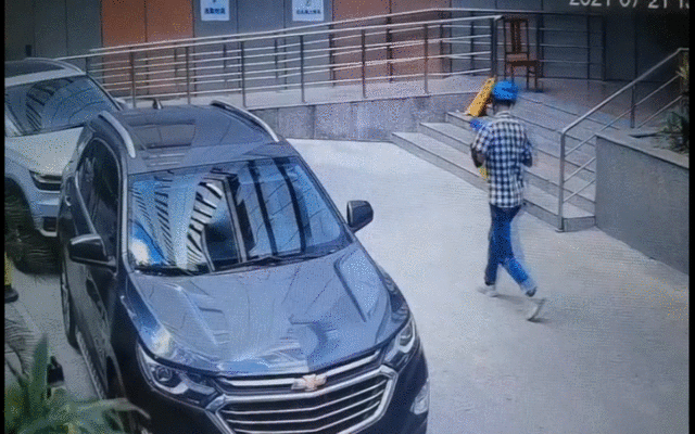 上海女子收外卖发现水渍竟是外卖小哥吐的口水 6park Com