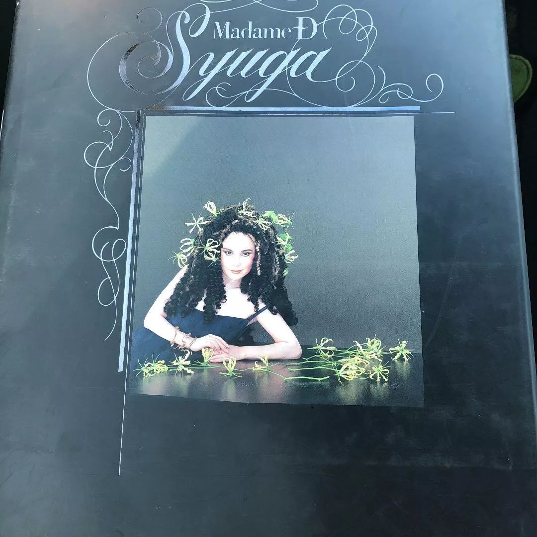 和张哲瀚合照的黛薇夫人究竟什么来头？