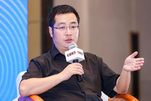 百度世界大会2021解析：假龚俊和真汽车机器人同台