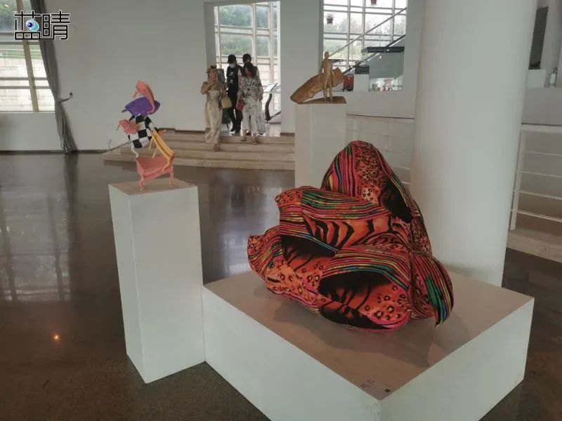 “2021年中国青岛一带一路沿线部分国家艺术邀请展”亮相青岛市雕塑馆