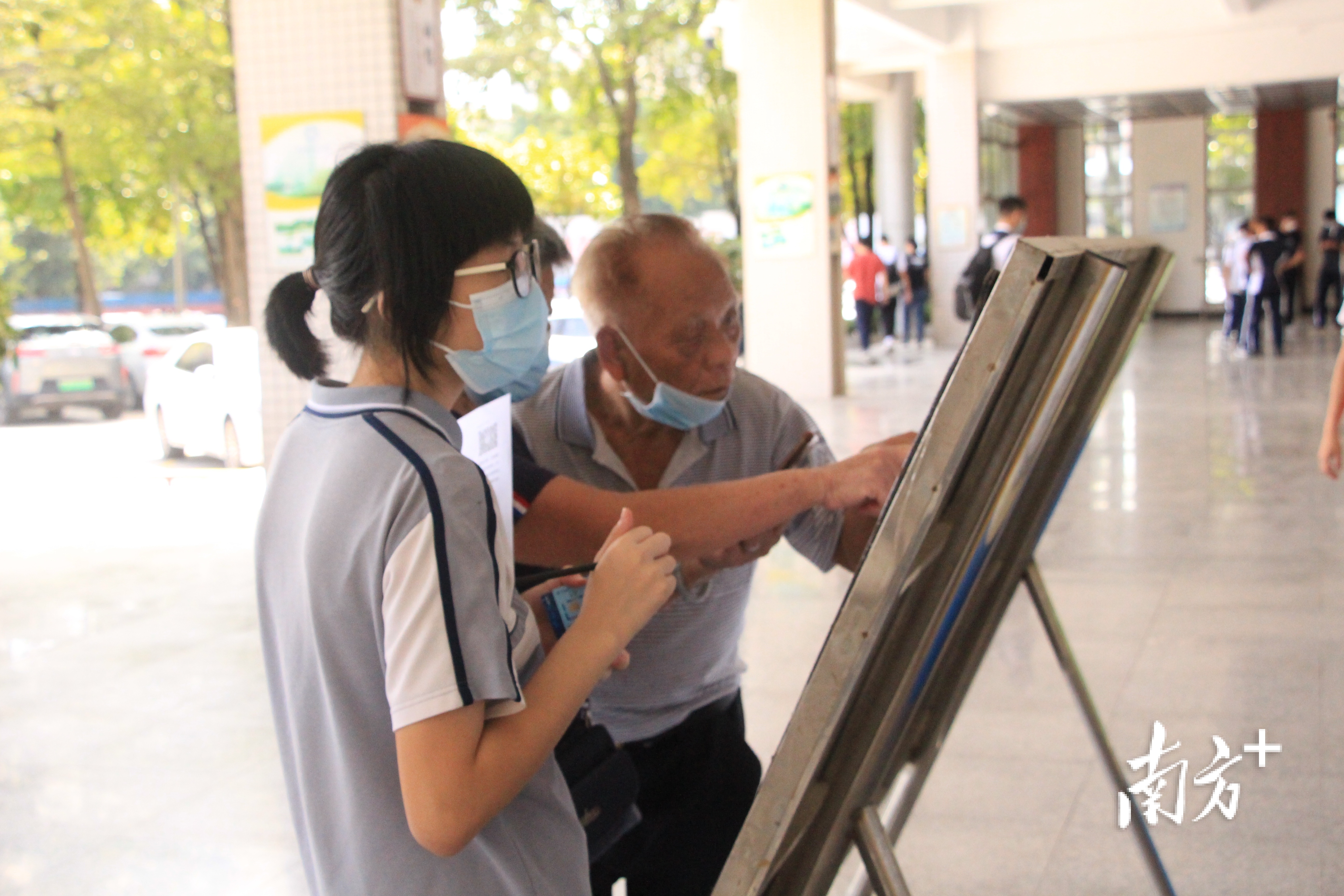 河源中学学霸“攻占”教室开始学习(图2)