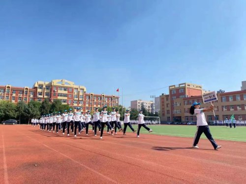 沈阳市第二十七中学新生军训!用汗水见证成长(图3)