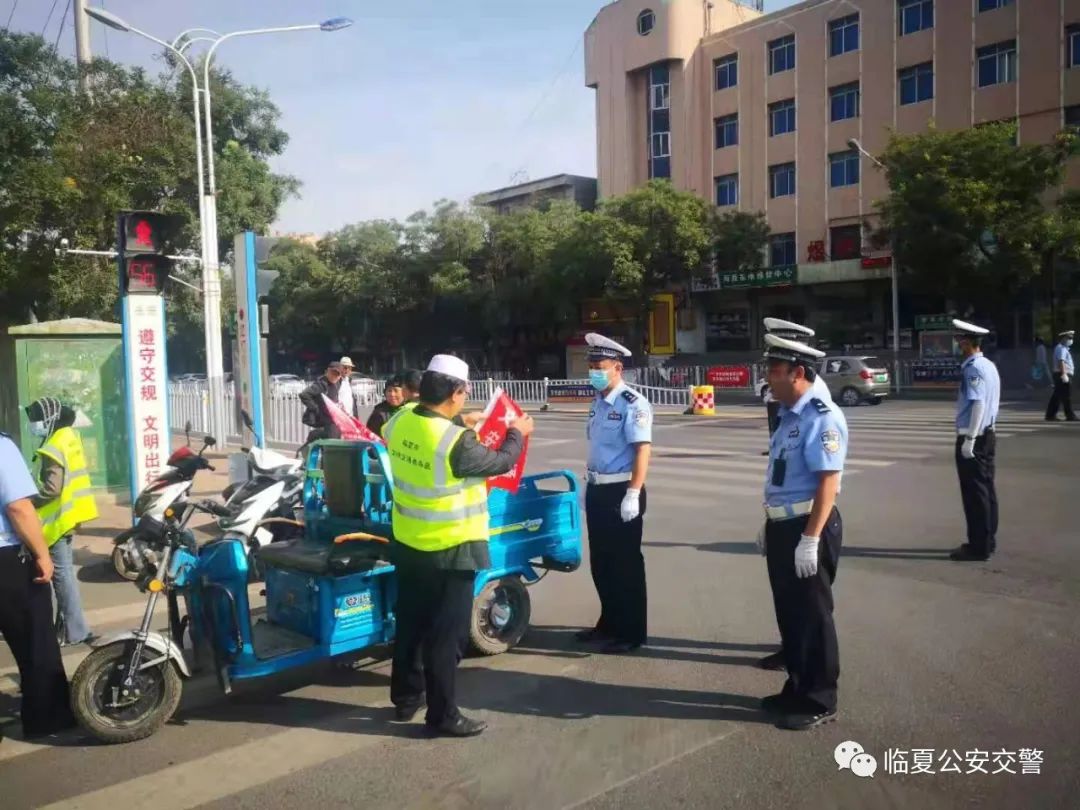 州公安局交警支队配合市公安局交警大队持续开展交通秩序整治工作